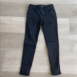 Black American Eagle skinny jeans